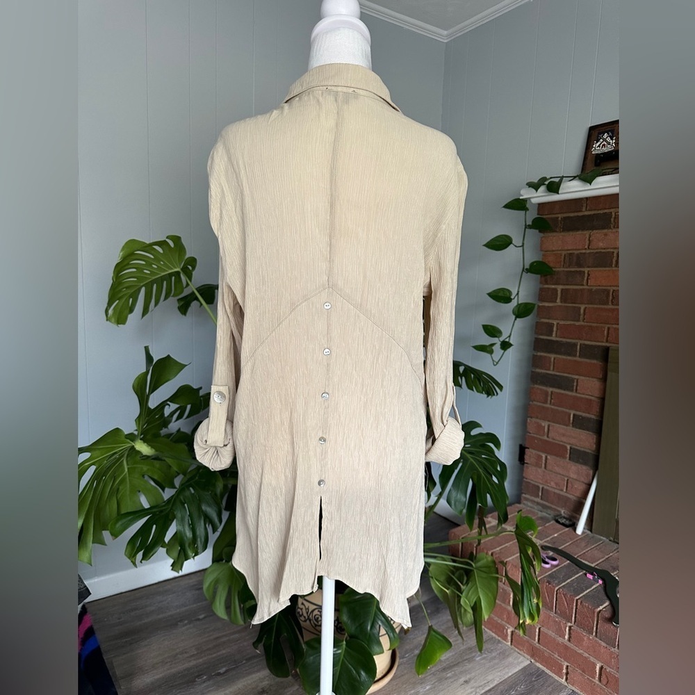 🛍️Talbots roll up sleeves button down shirt with back buttons decorated large